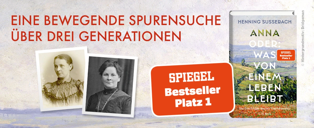 Banner mit zwei alten Porträtfotos links. In der Mitte steht in roter Schrift: „EINE BEWEGENDE SPURENSUCHE ÜBER DREI GENERATIONEN“. Rechts ist das Buchcover mit dem Titel: „Henning Sucherbach – Anna oder: Was von einem Leben bleibt“. Der Hintergrund zeigt eine Landschaftsmalerei.
